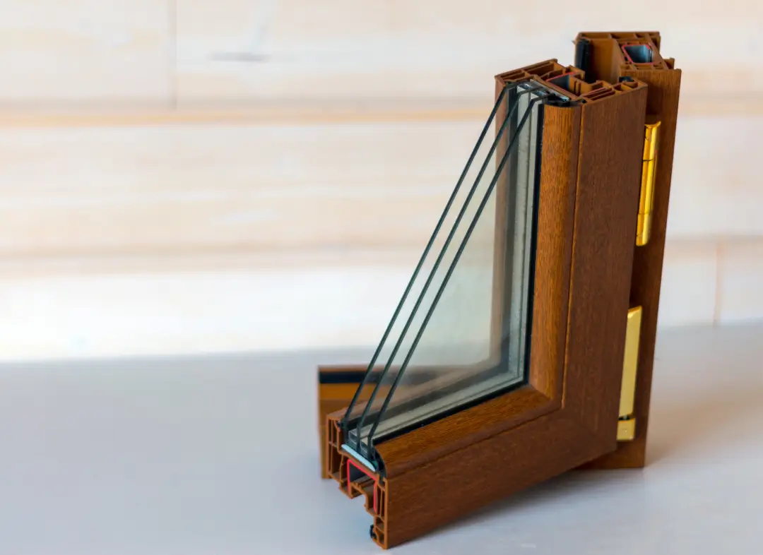 Installation de fenêtre en bois sur mesure Frouzins